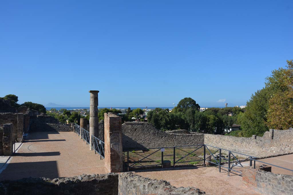 VII.15.2 Pompeii. October 2019. 
Looking west from kitchen/baths’ area, towards tablinum and south portico, on left, and garden area, on right.
Foto Annette Haug, ERC Grant 681269 DÉCOR.