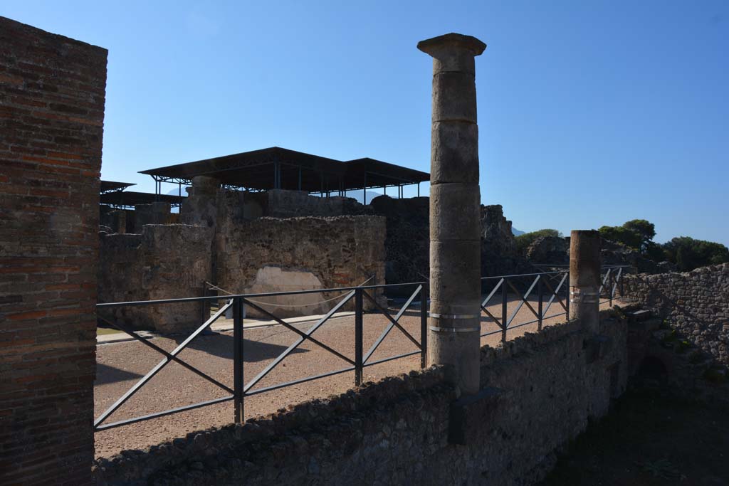 VII.15.2 Pompeii. October 2019. Looking towards tablinum across south portico.
Foto Annette Haug, ERC Grant 681269 DÉCOR.