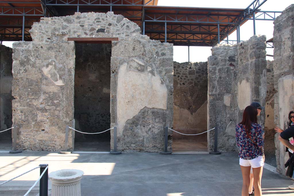 VII.15.2 Pompeii. September 2017. Looking towards doorways on east side of atrium.
Photo courtesy of Klaus Heese.