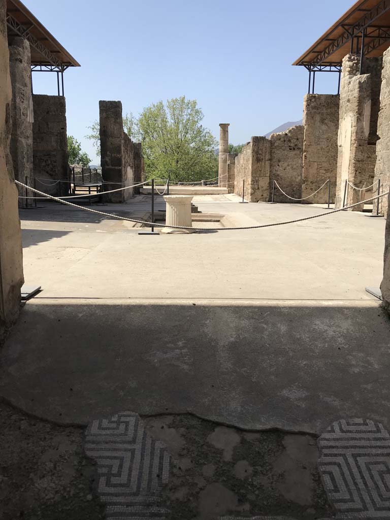 VII.15.2 Pompeii. April 2019. Looking north across atrium, from entrance corridor.
Photo courtesy of Rick Bauer.