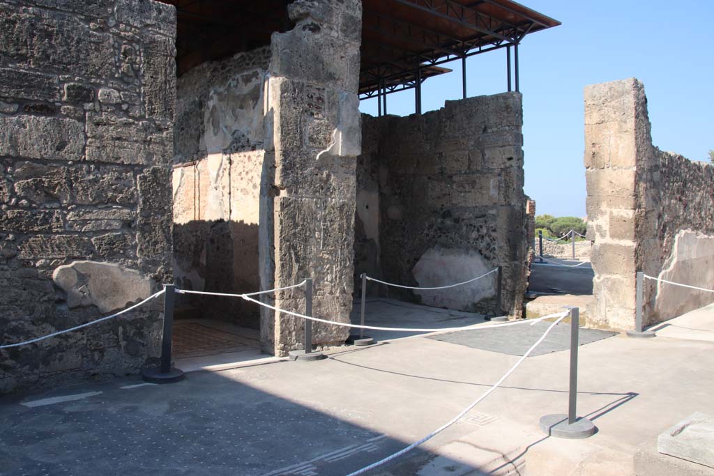 VII.15.2 Pompeii. September 2017. Looking towards rooms in north-west corner of atrium.
Photo courtesy of Klaus Heese.