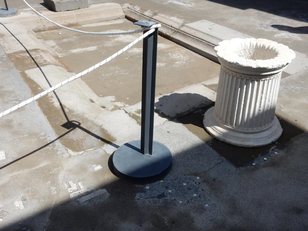 VII.15.2 Pompeii. May 2018. Impluvium and marble puteal for cistern-mouth in atrium. Photo courtesy of Buzz Ferebee.