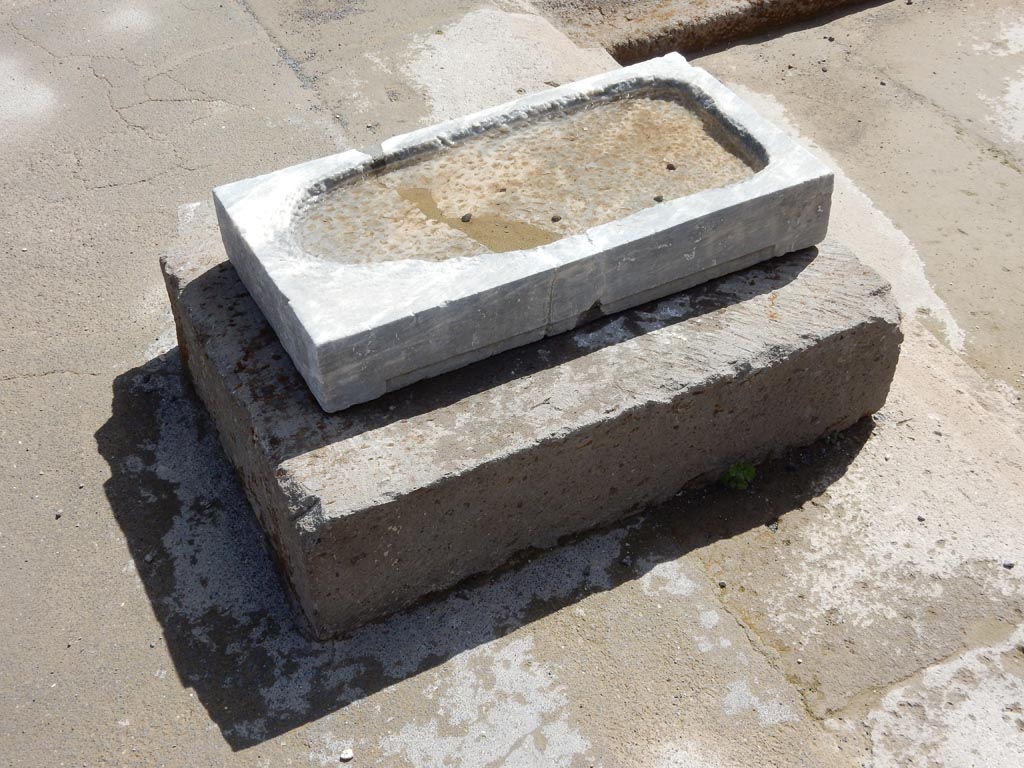 VII.15.2 Pompeii. May 2018. Statue or fountain base at north end of impluvium in atrium. Photo courtesy of Buzz Ferebee.