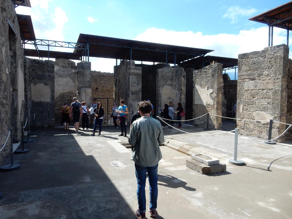 VII.15.2 Pompeii. May 2018. Atrium, looking south. Photo courtesy of Buzz Ferebee.