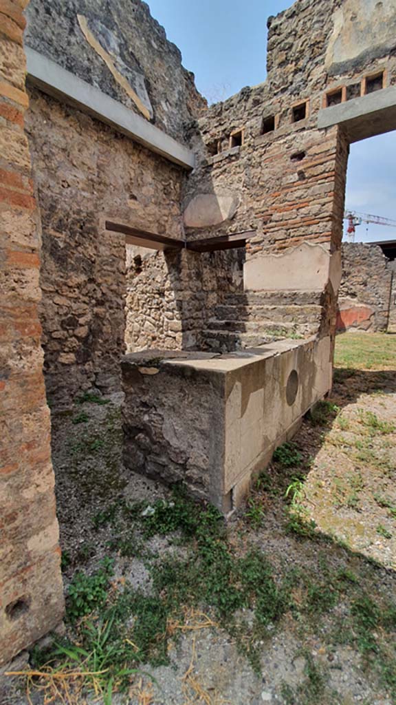 VII.15.5 Pompeii. August 2021. 
Looking north-west from entrance doorway towards two-sided counter, with doorway to kitchen, at rear.
Foto Annette Haug, ERC Grant 681269 DÉCOR.