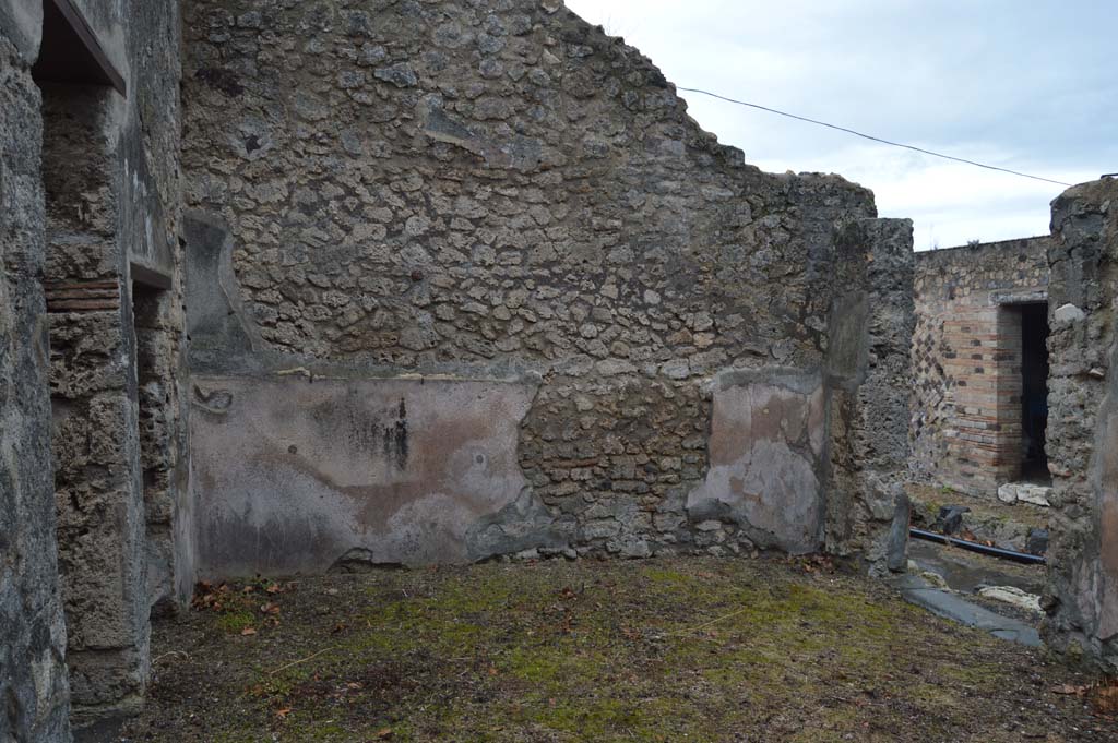 VII.15.12 Pompeii. March 2018. West wall of entrance vestibule, with entrance doorway, on right..
Foto Taylor Lauritsen, ERC Grant 681269 DÉCOR.