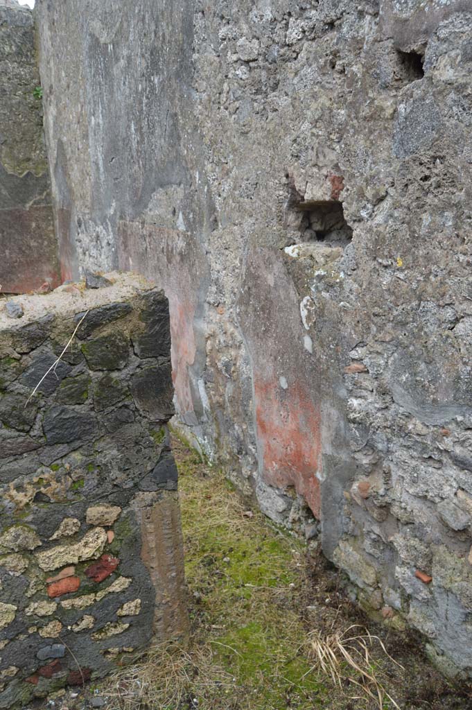 VII.15.12 Pompeii. March 2018. 
Looking east along south wall, from room on west side of garden area.
Foto Taylor Lauritsen, ERC Grant 681269 DÉCOR.