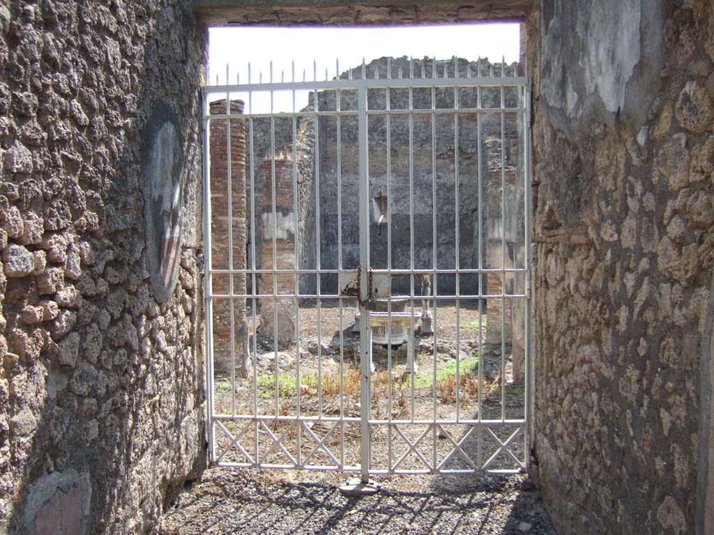 VII.15.13 Pompeii. September 2005. Entrance, looking south into atrium.
According to Garcia y Garcia, the bombardment in 1943 caused the destruction of part of the entrance prothyron, and the pavement outside.
This caused the fall of the plaster, internally and externally.
See Garcia y Garcia, L., 2006. Danni di guerra a Pompei. Rome: L’Erma di Bretschneider. (p.129)