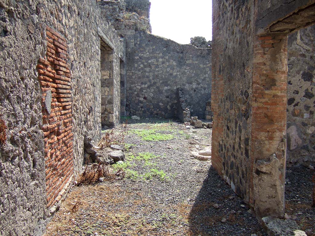VII.15.14 Pompeii. September 2005. Looking south towards remains of kitchen area in corridor, on left.
On the right is a doorway from the shop at VII.15.15, with the garden area at its rear.
