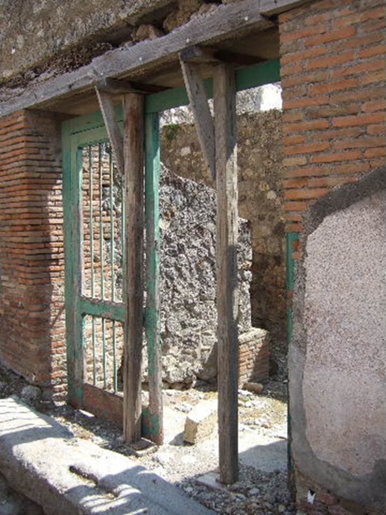 VII.15.16 Pompeii. September 2005. Street entrance to granary with room C on the left.