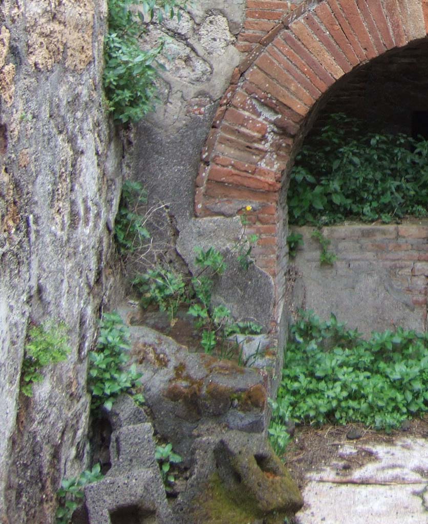 VII.15.16 Pompeii. May 2006. Oven courtyard (µ). 
According to Franklin, fragments of a single catillus from a large donkey mill and of a second disc like hand mill still lie in the courtyard.
See Franklin, J.L. (Jnr) 1990. Pompeii, the Casa del Marinaio and its history. SAP, monograph 3. Roma; L’ERMA di Bretschneider, p. 36.
According to Mau in BdI 1874, p. 155, he only observed a mill.