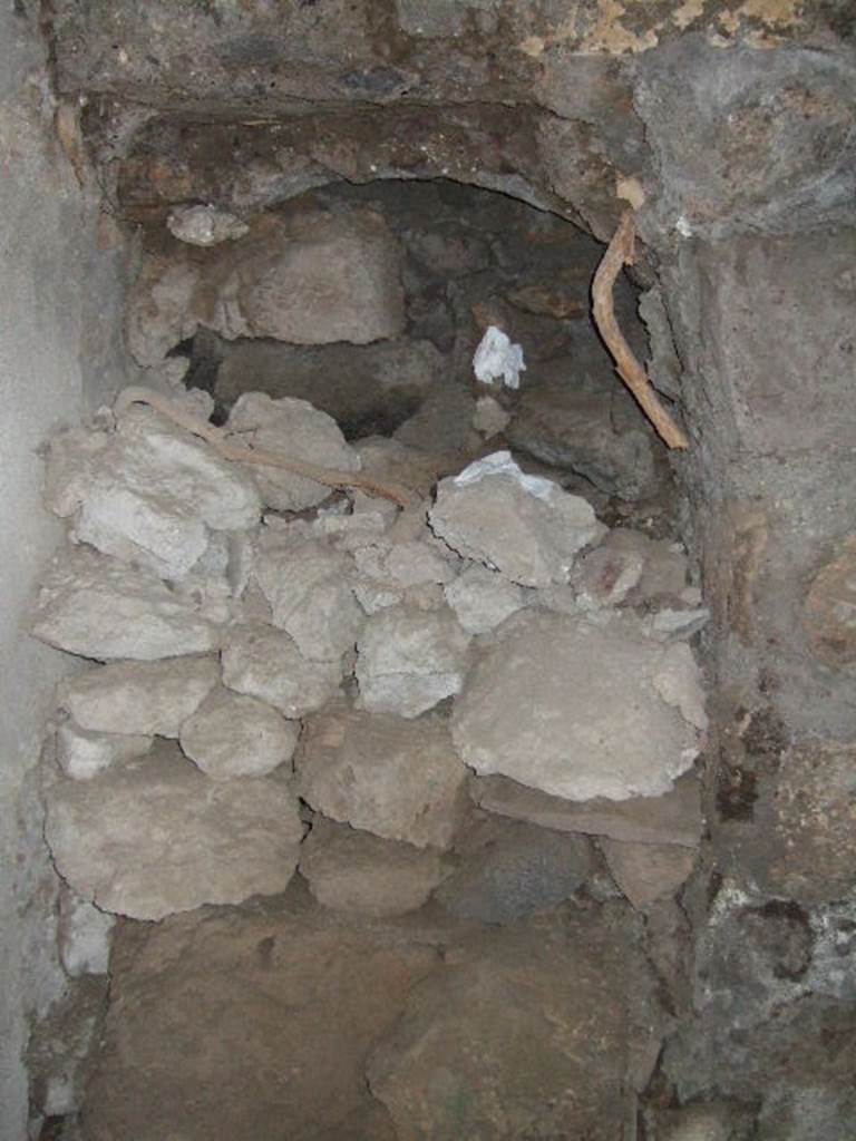 VII.15.16 Pompeii. May 2006. Room N, small space at south end of west wall.  
According to Franklin – 
“the rooms of the horrea (granary) are most likely to have been given over to the storage of grain both packed into bags and stored loose in the dolia once in the exedral areas off the main corridor.”
See Franklin, J.L. (Jnr) 1990. Pompeii, the Casa del Marinaio and its history. SAP, monograph 3. Roma; L’Erma di Bretschneider, (p.38).