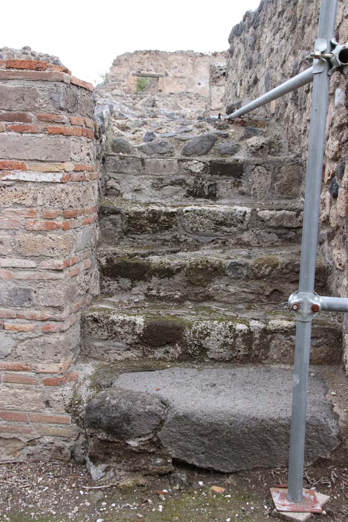 VII.16.5 Pompeii. October 2020. Looking north towards steps to upper floor.
Photo courtesy of Klaus Heese.
