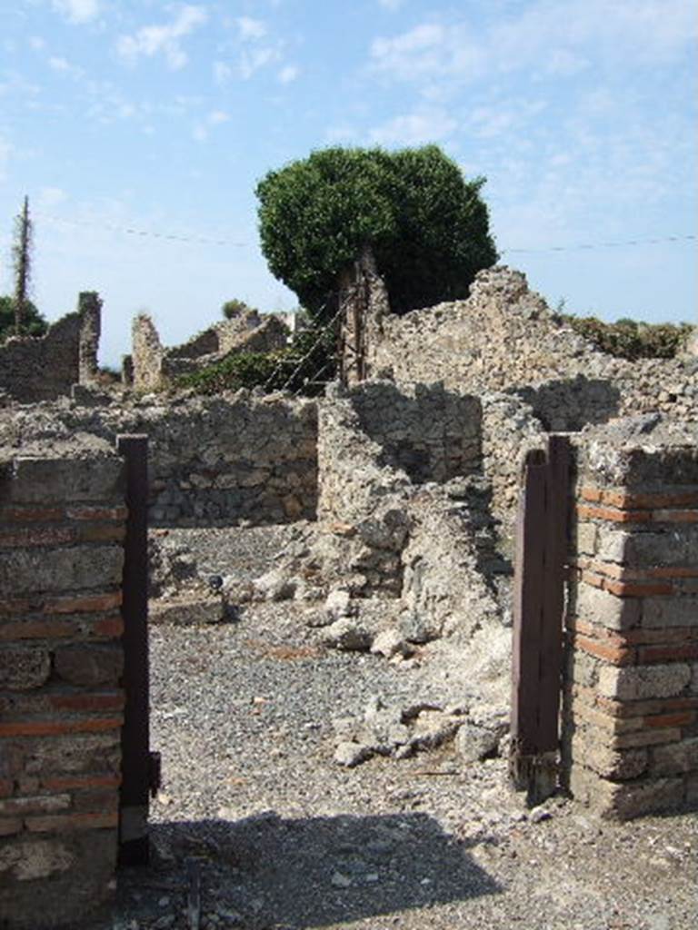 VII.16.8 Pompeii. September 2005. Entrance doorway, looking west.