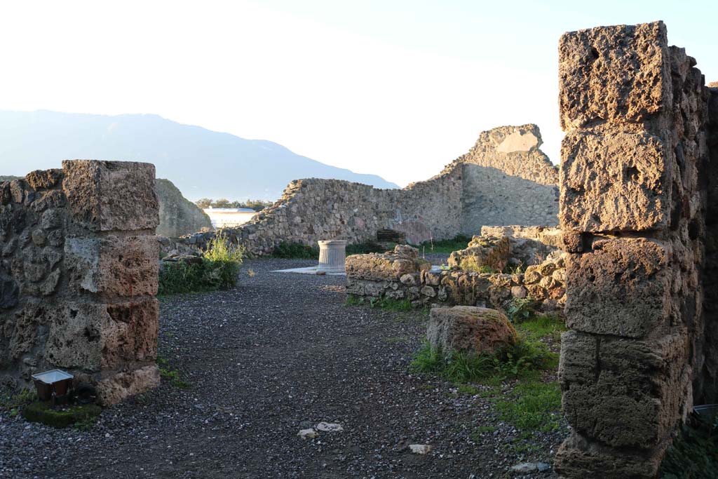VII.16.11, Pompeii. December 2018. 
Looking south-west through entrance doorway, across shop to atrium of VII.16.10. Photo courtesy of Aude Durand.