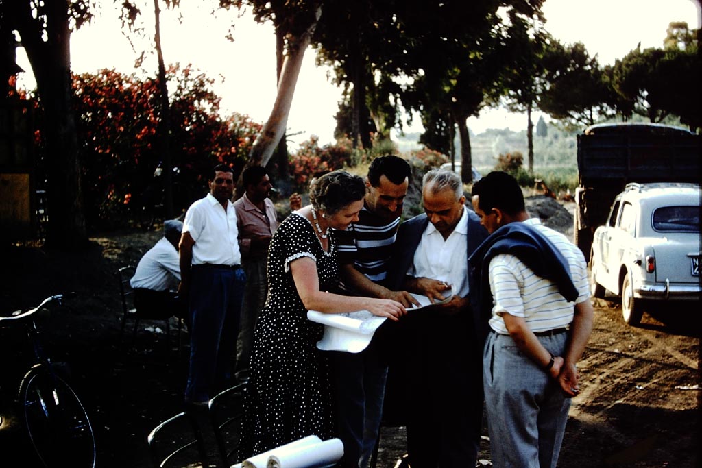 Wilhelmina Jashemski, Dr Carlo Giordano and others discuss the new excavation. 1959. Photo by Stanley A. Jashemski.
Source: The Wilhelmina and Stanley A. Jashemski archive in the University of Maryland Library, Special Collections (See collection page) and made available under the Creative Commons Attribution-Non Commercial License v.4. See Licence and use details.
J59f0119