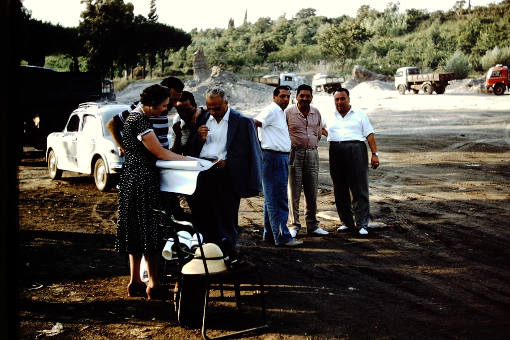 Wilhelmina Jashemski, Dr Carlo Giordano and others at the new excavation. 1959. Photo by Stanley A. Jashemski.
Source: The Wilhelmina and Stanley A. Jashemski archive in the University of Maryland Library, Special Collections (See collection page) and made available under the Creative Commons Attribution-Non Commercial License v.4. See Licence and use details.
J59f0121