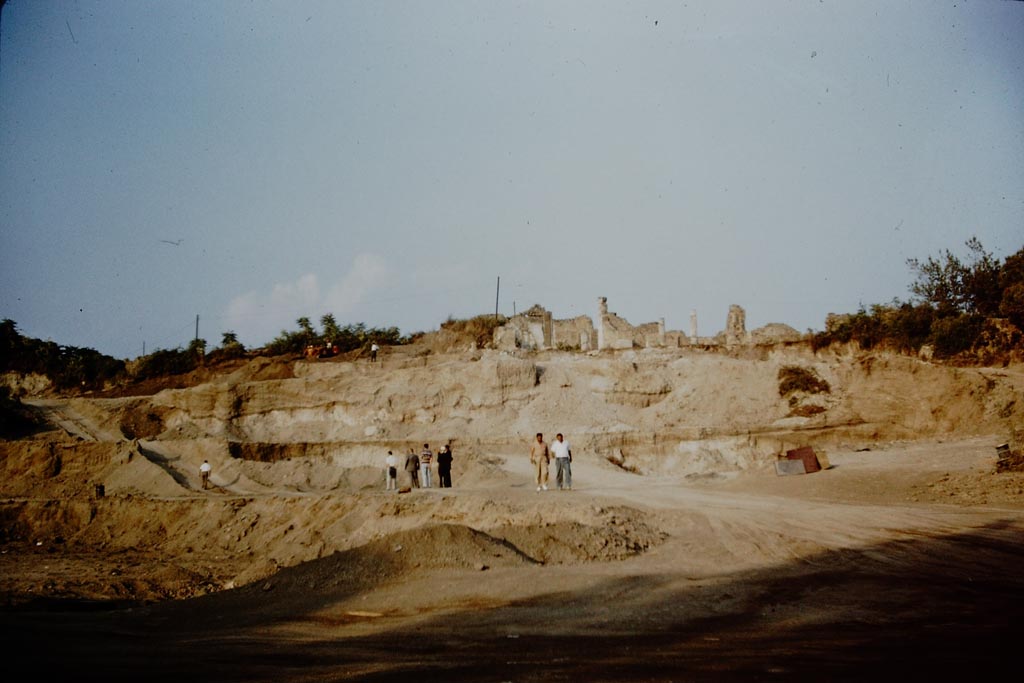 South-western edge of Pompeii, being excavated in 1959. Photo by Stanley A. Jashemski.
Source: The Wilhelmina and Stanley A. Jashemski archive in the University of Maryland Library, Special Collections (See collection page) and made available under the Creative Commons Attribution-Non Commercial License v.4. See Licence and use details.
J59f0123