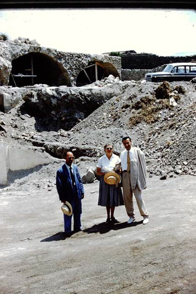 VII.16.17-22 Pompeii. 1961. Wilhelmina and friends during the excavation . Photo by Stanley A. Jashemski.
Source: The Wilhelmina and Stanley A. Jashemski archive in the University of Maryland Library, Special Collections (See collection page) and made available under the Creative Commons Attribution-Non Commercial License v.4. See Licence and use details.
J61f0849