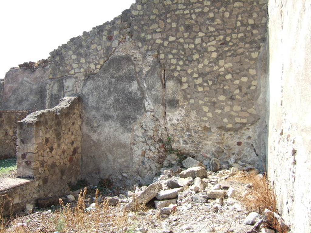 VII.16.20 Pompeii. September 2005. Looking west from entrance doorway.