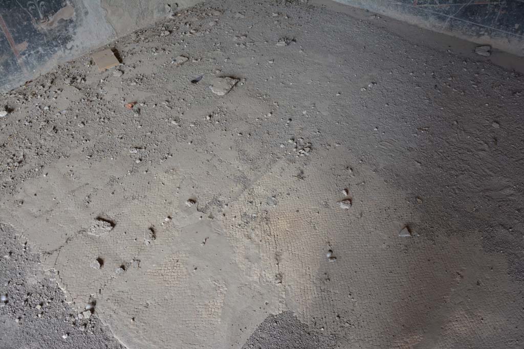 VII.16.22 Pompeii. October 2018. Looking north-east across flooring in room in north-west corner of first level floor below ground.
Foto Annette Haug, ERC Grant 681269 DÉCOR.