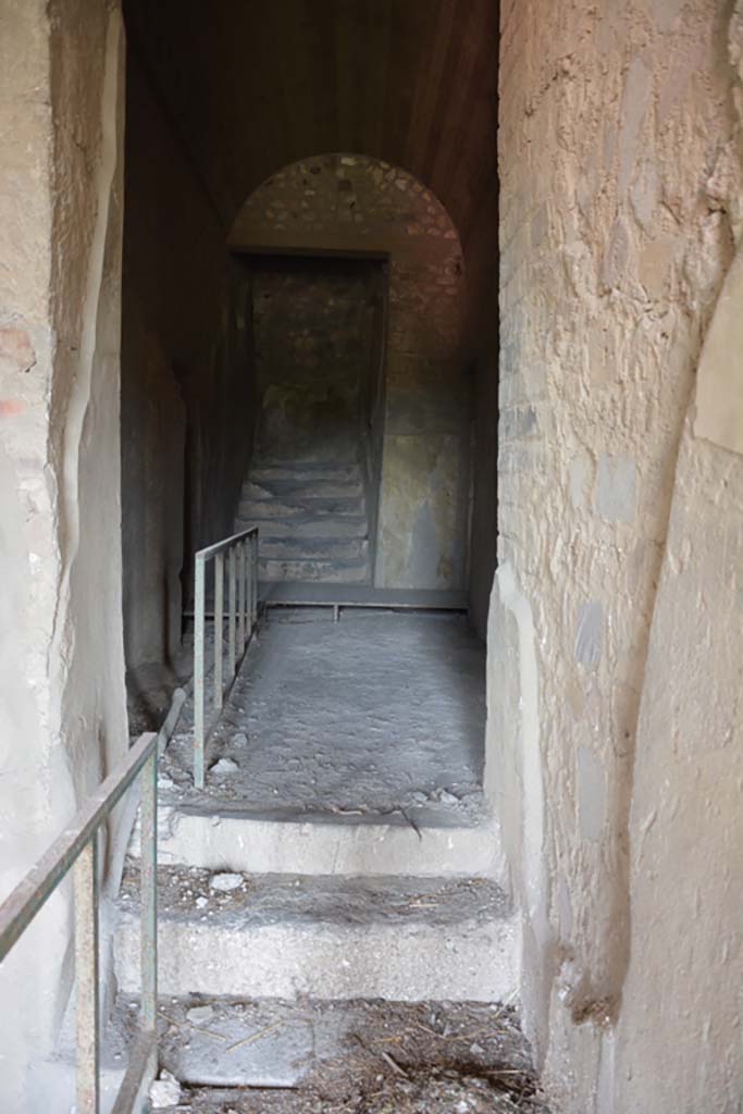 VII.16.22 Pompeii. October 2018. Looking east from corridor 43 towards corridor 42.
Foto Annette Haug, ERC Grant 681269 DÉCOR.