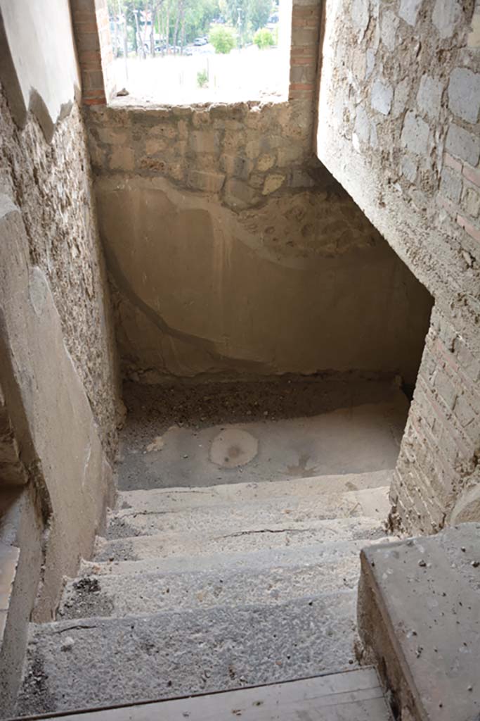 VII.16.22 Pompeii. October 2018. 
Corridor 43, looking south, turning north down to garden area.
Foto Annette Haug, ERC Grant 681269 DÉCOR.