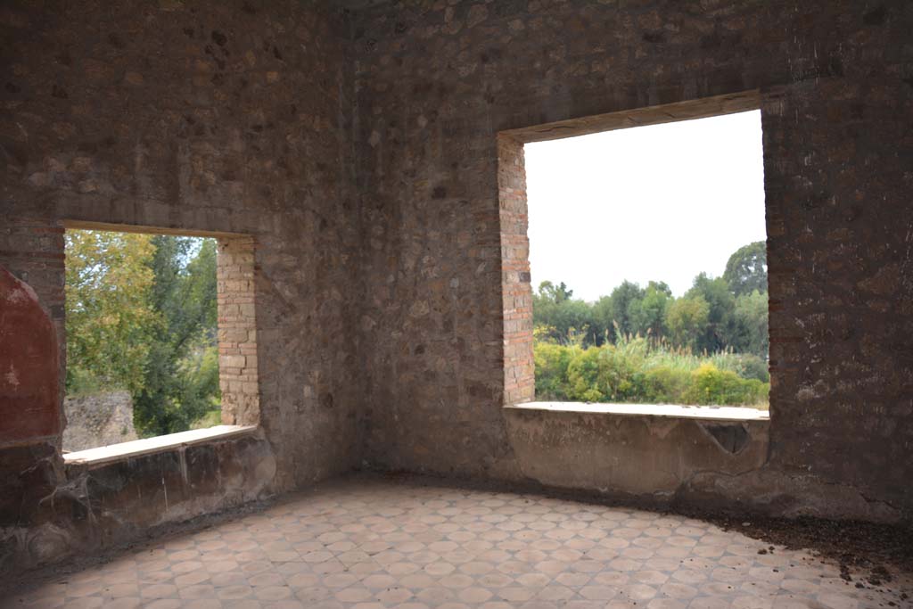 VII.16.22 Pompeii. October 2018. 
Oecus 48, looking towards window in south wall, south-west corner and window in west wall, on right.
Foto Annette Haug, ERC Grant 681269 DÉCOR.