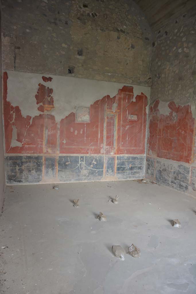 VII.16.22 Pompeii. October 2018. 
Room 64, looking towards east wall, south-east corner and south wall.
Foto Annette Haug, ERC Grant 681269 DÉCOR.