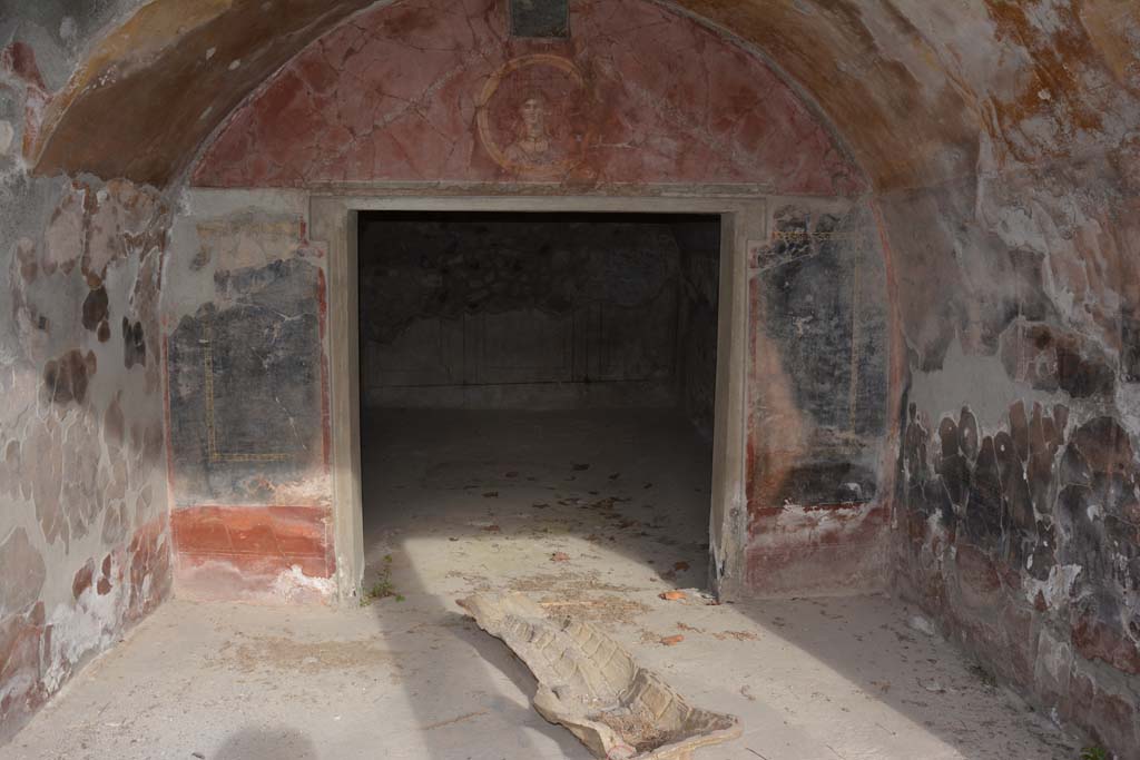 VII.16.17-22 Pompeii. October 2018. Room 7, north wall, with doorway into room 8.
Foto Annette Haug, ERC Grant 681269 DÉCOR.
