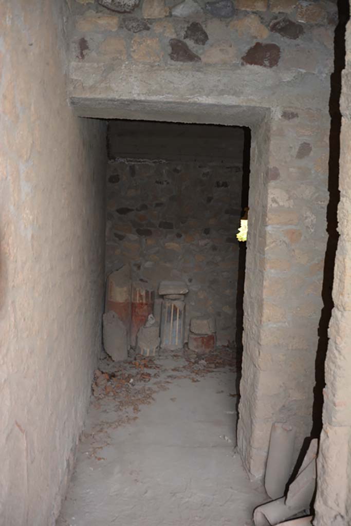 VII.16.17-22 Pompeii. October 2018. 
Doorway into room 13 containing some columns with unknown provenance.
Foto Annette Haug, ERC Grant 681269 DÉCOR.