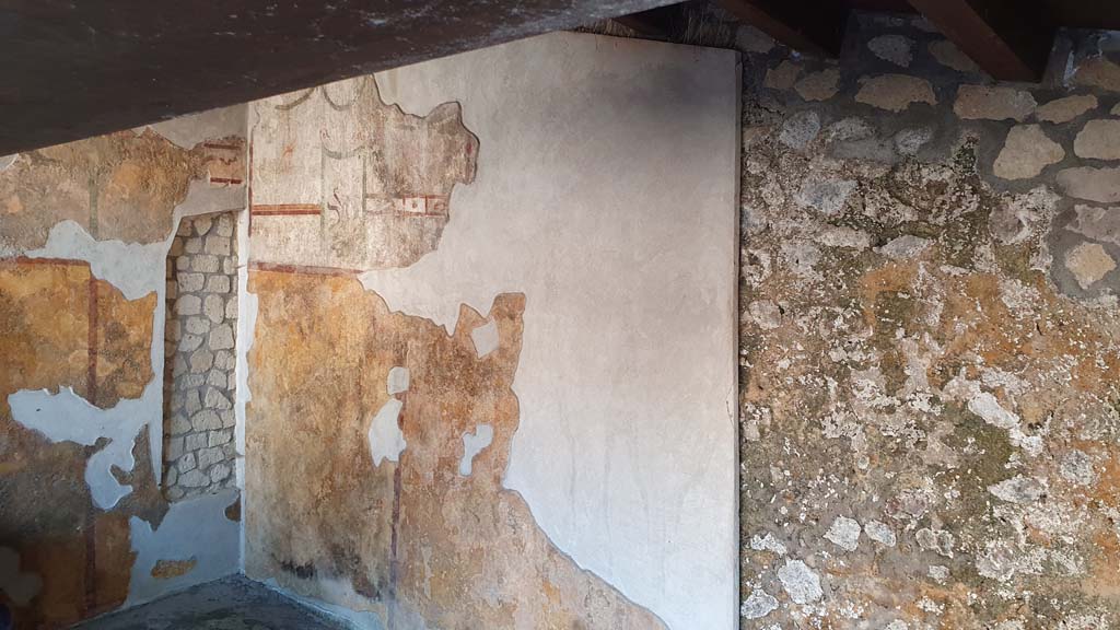 VII.16.a Pompeii. July 2021. Corridor E, looking towards south wall and south-east corner.
Foto Annette Haug, ERC Grant 681269 DÉCOR.
