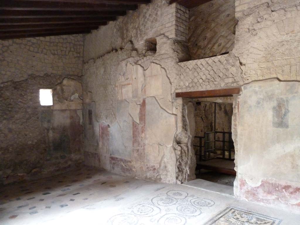 VII.16.a Pompeii. May 2010. Vestibule 8, with doorway to room 6.
The square window in the north wall, on the left, can be seen in the picture below upon excavation.