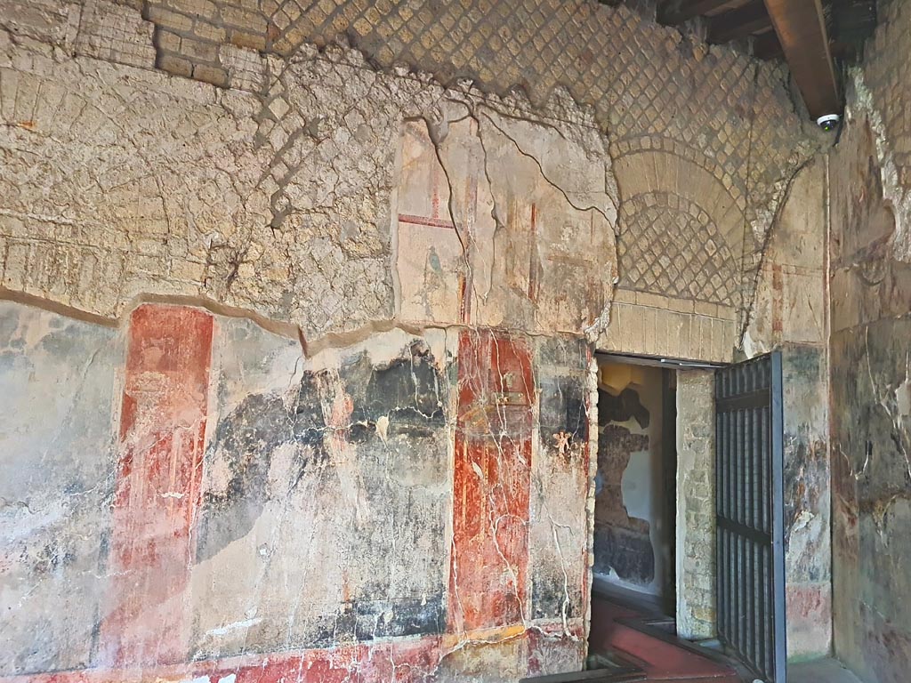 VII.16.a Pompeii. November 2023. 
Corridor B, looking towards east wall of Vestibule 8, with doorway to room 7. Photo courtesy of Giuseppe Ciaramella.