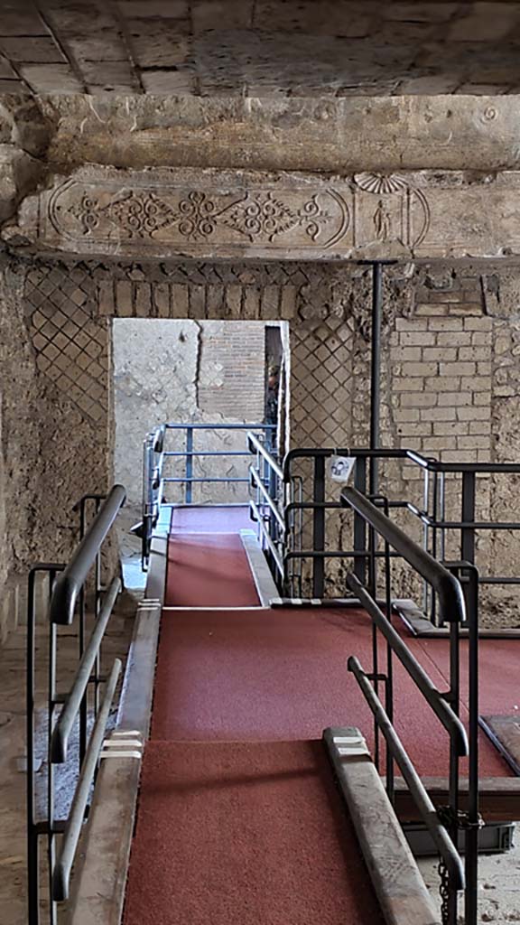 VII.16.a Pompeii. July 2021. 
Doorway in north wall of room 7 leading into room 6, frigidarium, and through doorway to room 5.
Foto Annette Haug, ERC Grant 681269 DÉCOR.