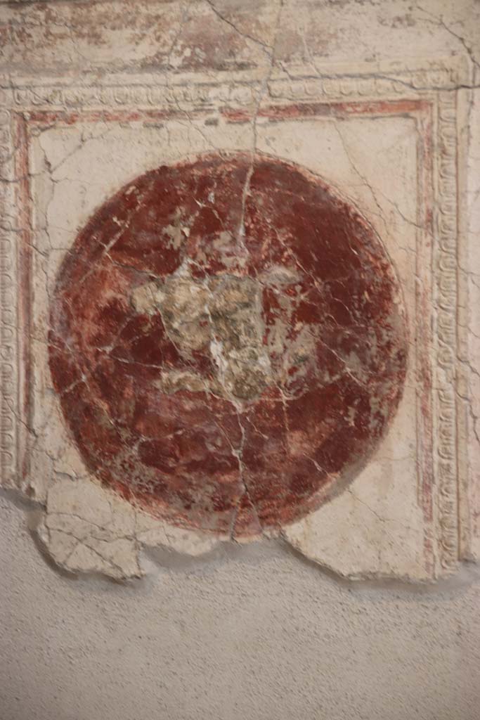 VII.16.a Pompeii. October 2020. Room 1, plasterwork and painting on west side of north wall.
Photo courtesy of Klaus Heese.