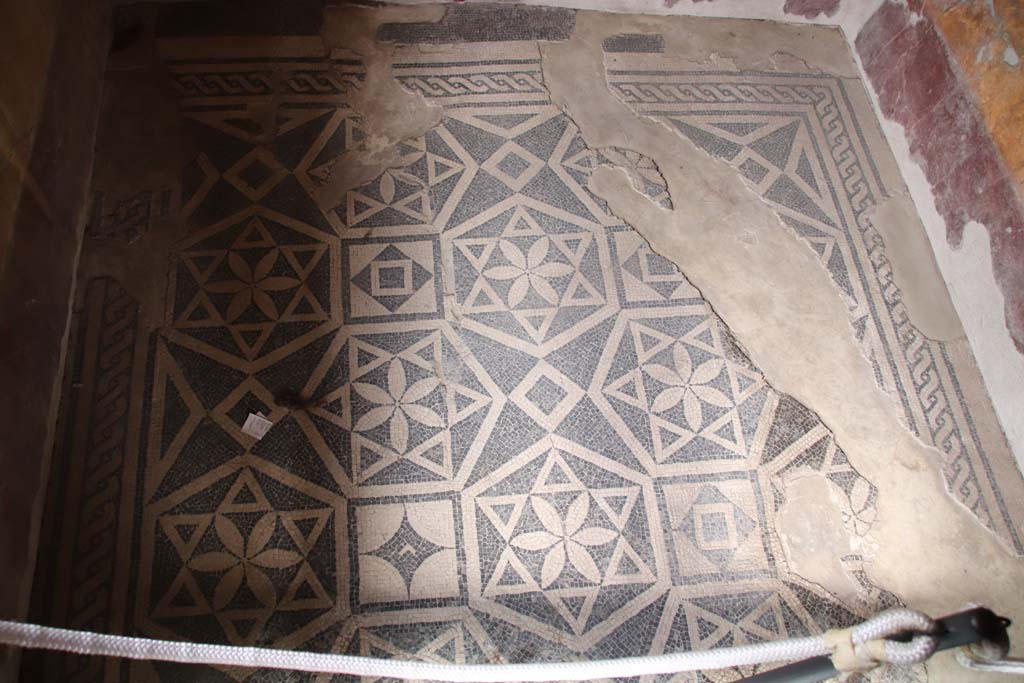 VII.16.a Pompeii. October 2020. Room 1, mosaic floor, looking north. Photo courtesy of Klaus Heese.