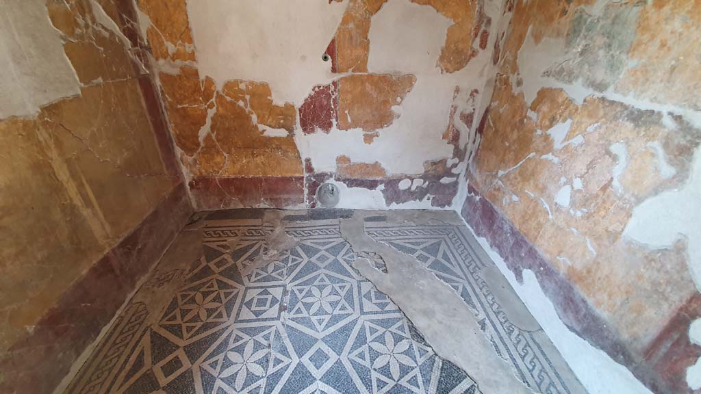 VII.16.a Pompeii. July 2021. Room 1, looking north across mosaic floor. 
Foto Annette Haug, ERC Grant 681269 DÉCOR.