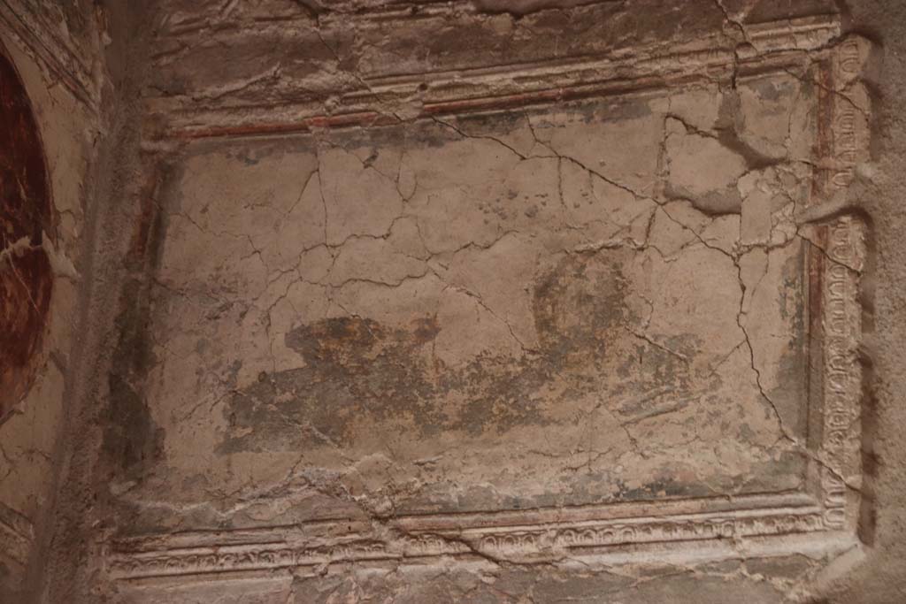 VII.16.a Pompeii. October 2020. Room 1, upper west wall, detail of plasterwork and painting on the west wall in south-west corner. 
Photo courtesy of Klaus Heese.
