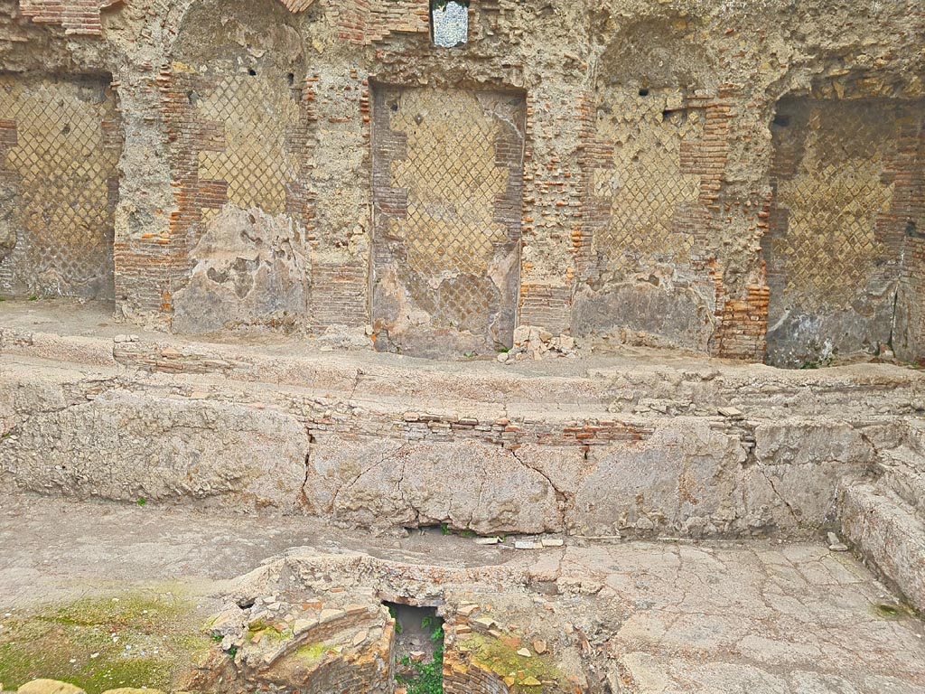 VII.16.a Pompeii. November 2023. Room 2, detail on the east side of pool. Photo courtesy of Giuseppe Ciaramella.
