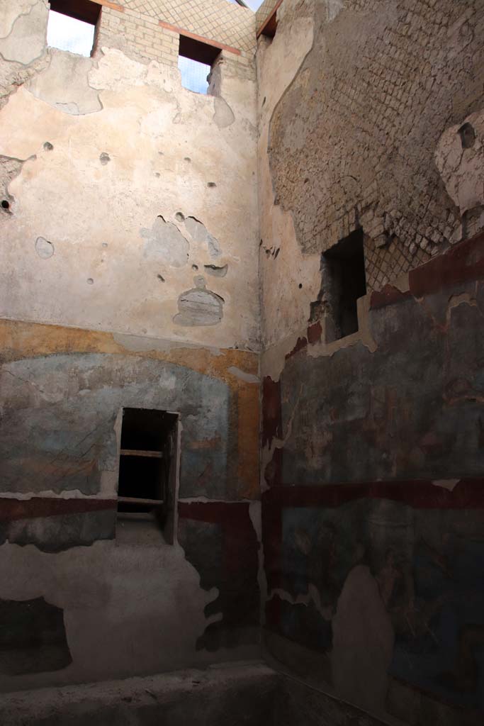 VII.16.a Pompeii. October 2020. Room 9, upper north-east corner of natatio or warm pool room.
Photo courtesy of Klaus Heese.