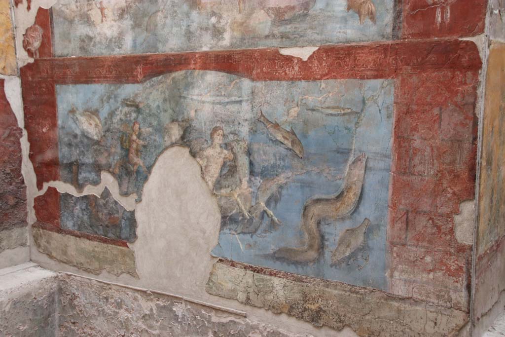 VII.16.a Pompeii. October 2020. Room 9, lower part of east wall. Photo courtesy of Klaus Heese.