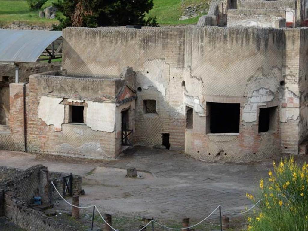 VII.16.a Pompeii. May 2015. East side of courtyard C, with doorway to room 1 and windows of room 4. Photo courtesy of Buzz Ferebee.