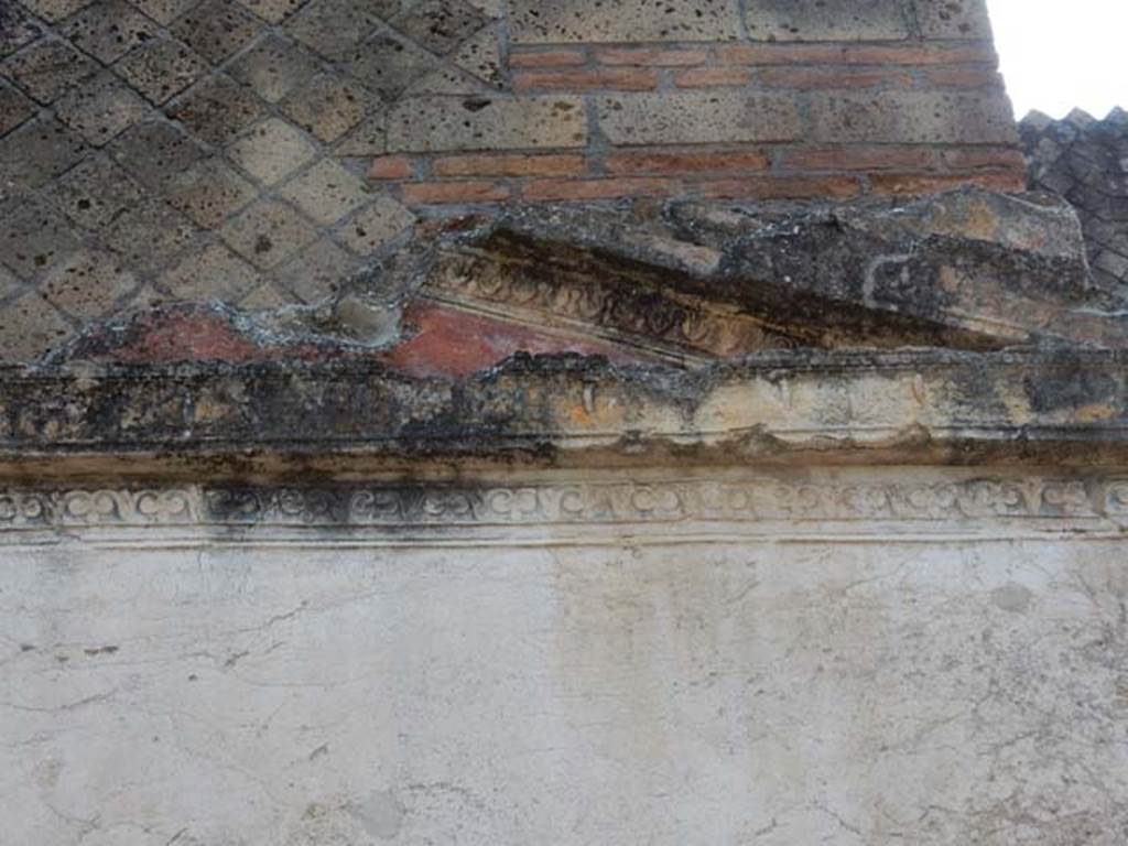 VII.16.a Pompeii. May 2015. Detail of remains of stucco on west wall above window to room 1. Photo courtesy of Buzz Ferebee.
