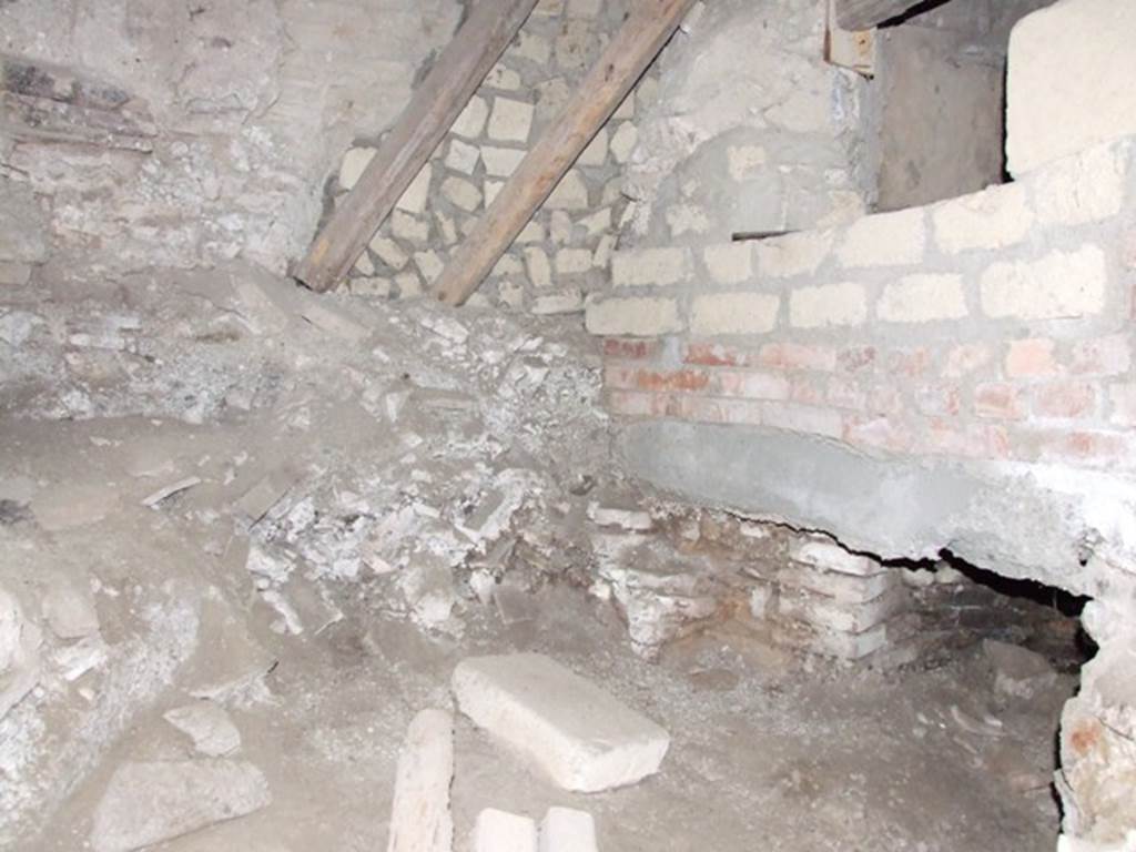 VII.16.a Pompeii. December 2007. Interior of furnace or praefurnium.