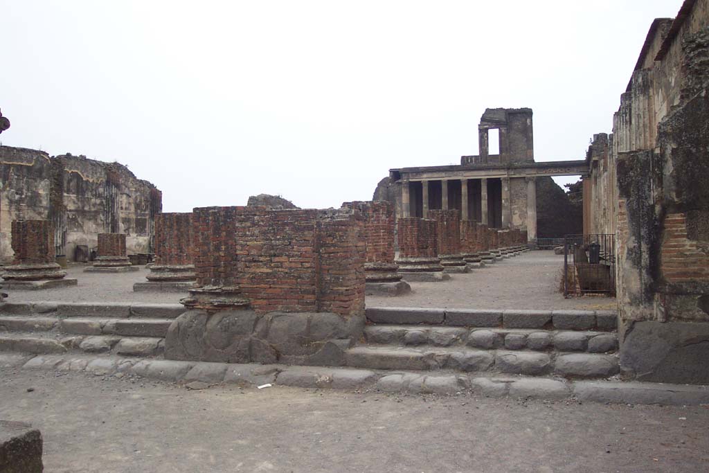 VIII.1.1 Pompeii. January 2000. Basilica entrance steps at north end, looking west from Forum. Photo courtesy of Klaus Heese.
1307 Pompeji - Basilika. January 2000.