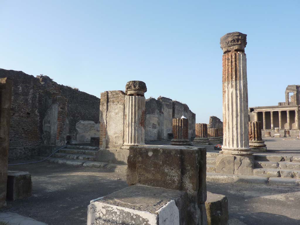 VIII.1.1 Pompeii. October 2014. Looking south-west towards steps at south end, and along south wall of Basilica.
Foto Annette Haug, ERC Grant 681269 DÉCOR.