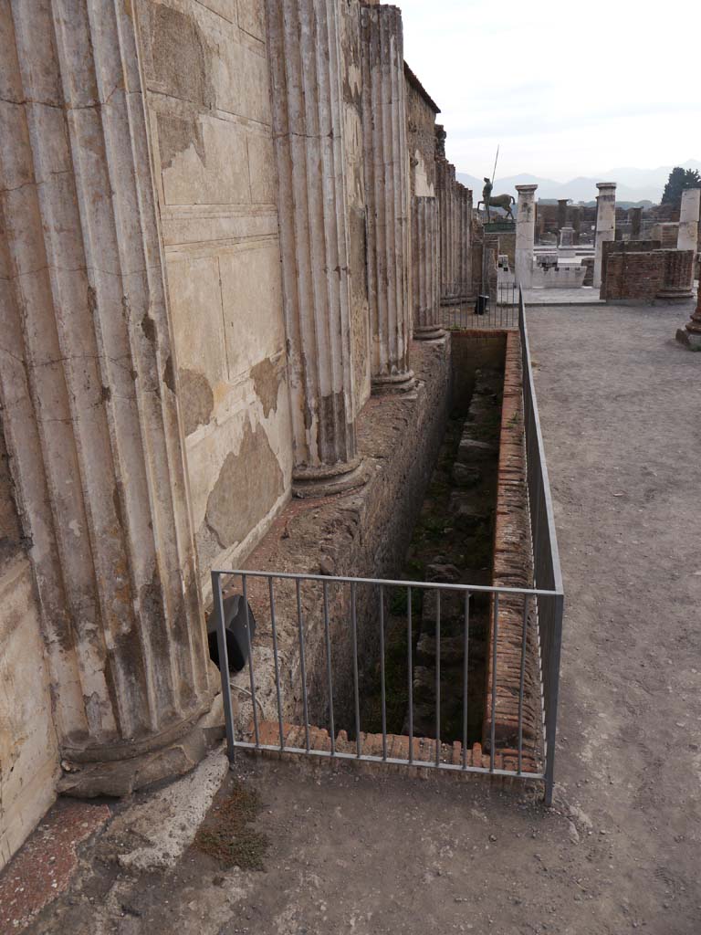 VIII.1.1 Pompeii. September 2018. Looking east along north wall of Basilica. 
Foto Anne Kleineberg, ERC Grant 681269 DÉCOR.
