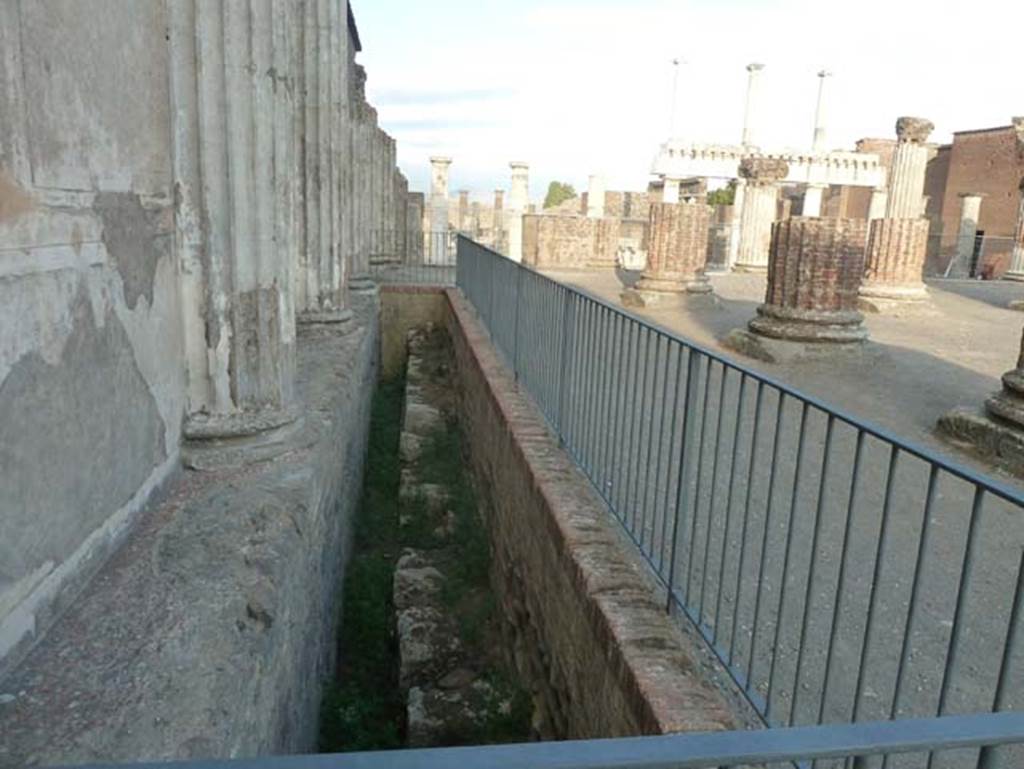 VIII.1.2 Pompeii. September 2015. Via Marina entrance to Basilica from inside, looking east.