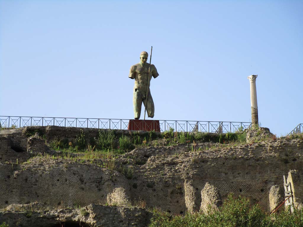 VIII.1.3 Pompeii. April 2019. Looking north to rear of Temple of Venus and giant art statue. 
Photo courtesy of Rick Bauer.